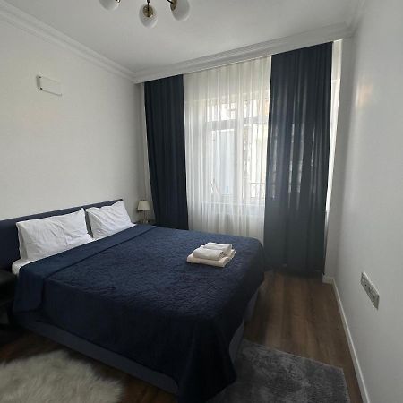 Center Of City In Besiktas 2 Plus 1 With 2 Bathroom And 3 Air Conditioner Istanboel Buitenkant foto