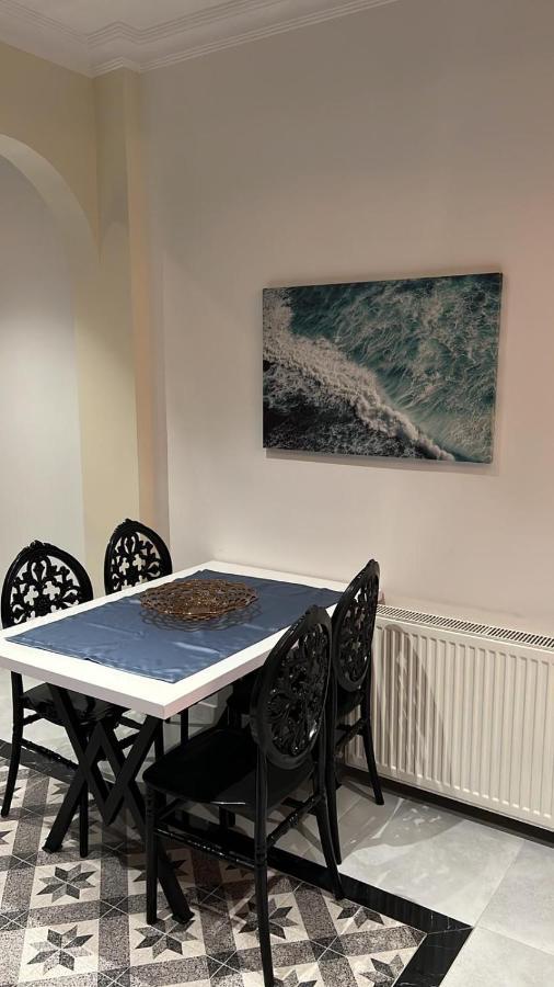 Center Of City In Besiktas 2 Plus 1 With 2 Bathroom And 3 Air Conditioner Istanboel Buitenkant foto