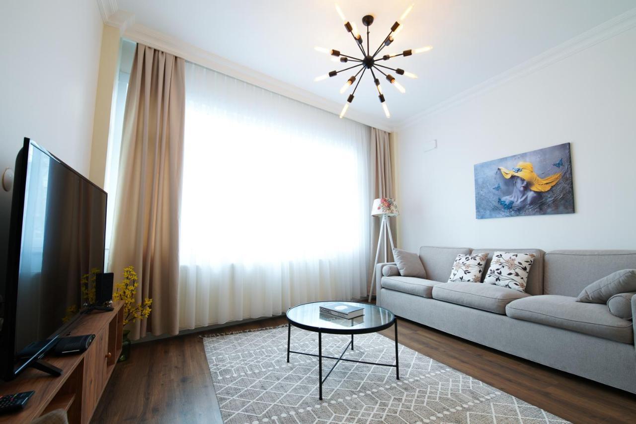 Center Of City In Besiktas 2 Plus 1 With 2 Bathroom And 3 Air Conditioner Istanboel Buitenkant foto