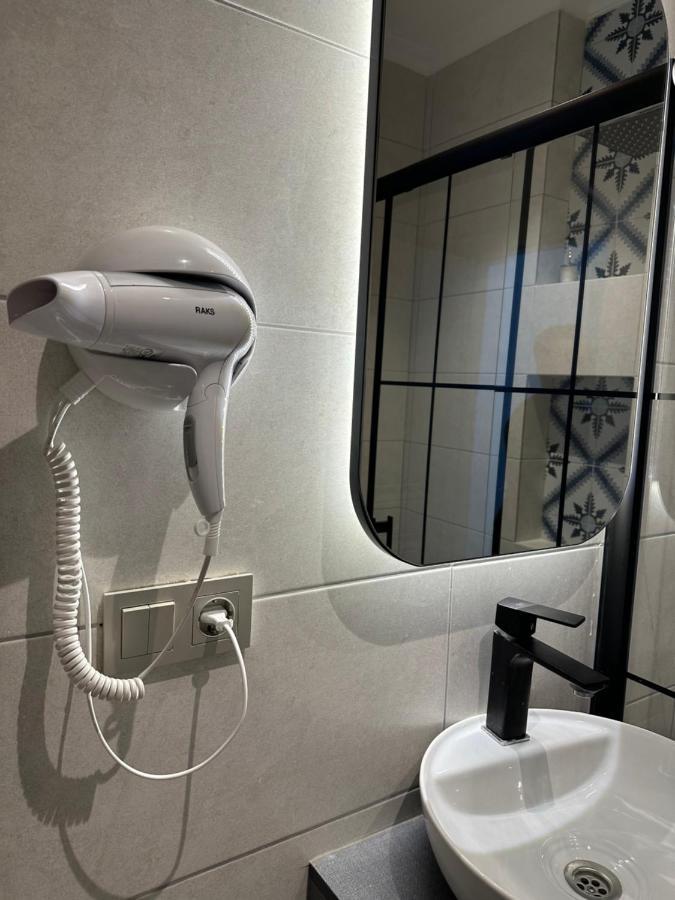 Center Of City In Besiktas 2 Plus 1 With 2 Bathroom And 3 Air Conditioner Istanboel Buitenkant foto
