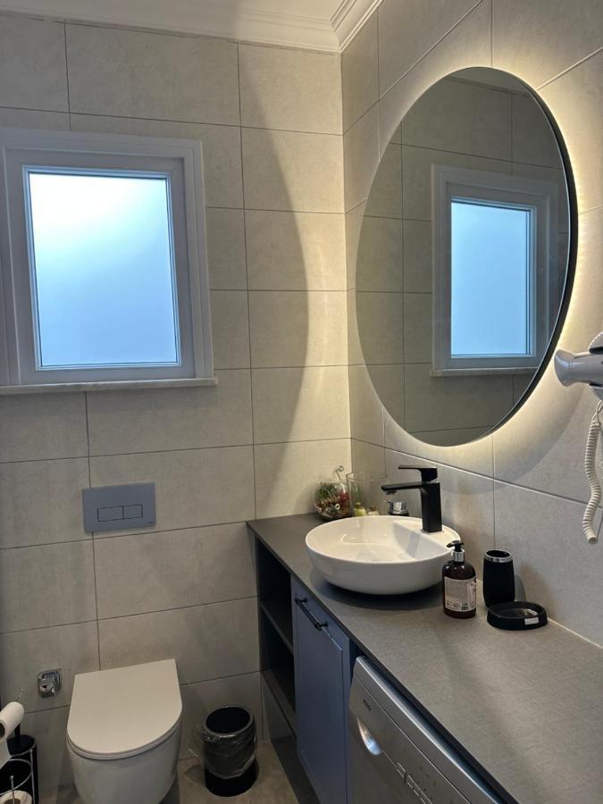 Center Of City In Besiktas 2 Plus 1 With 2 Bathroom And 3 Air Conditioner Istanboel Buitenkant foto