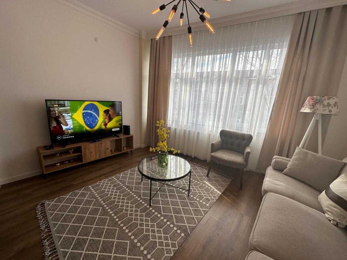 Center Of City In Besiktas 2 Plus 1 With 2 Bathroom And 3 Air Conditioner Istanboel Buitenkant foto